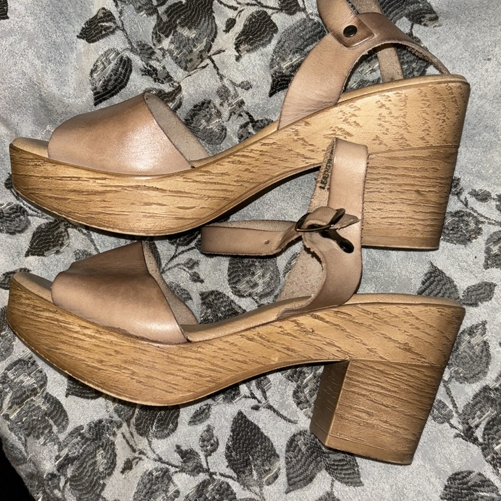 Sandals - Picture 3 of 8